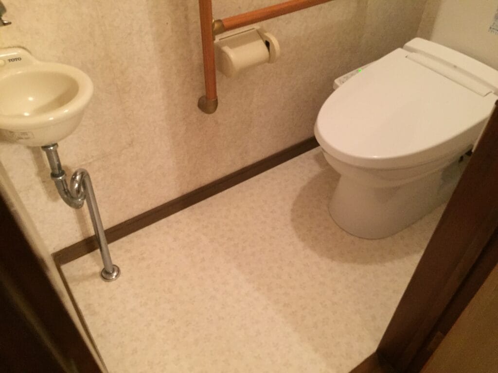 佐世保市吉井町Ｉ様邸　トイレ便器交換工事・クッションフロア貼り替え工事の施工後②