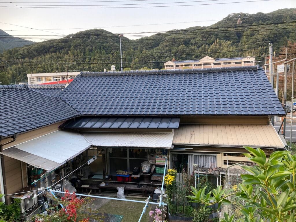 佐世保市吉井町Ｓ様邸　瓦塗装工事・瓦棒塗装工事の施工後②