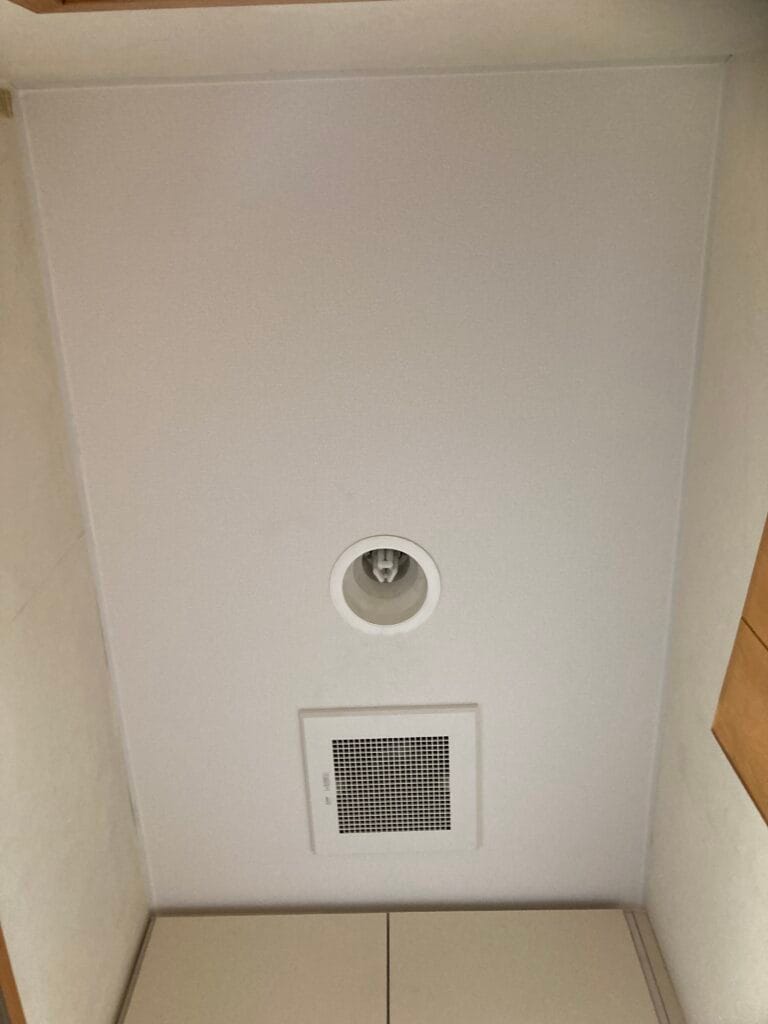 佐世保市潮見町　トイレ換気扇交換の施工後