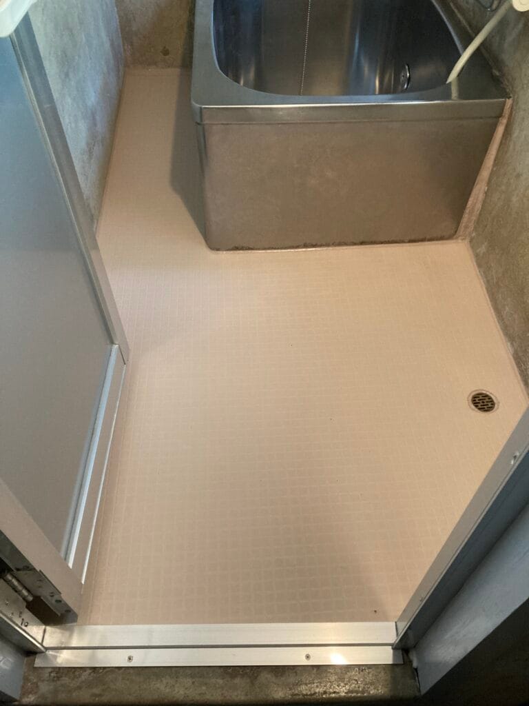 佐世保市吉井町N様邸　浴室床シート張り工事の施工後