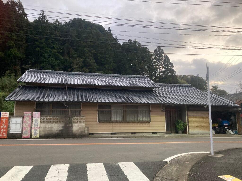 佐世保市吉井町Ｓ様邸　瓦塗装工事・瓦棒塗装工事の施工後①